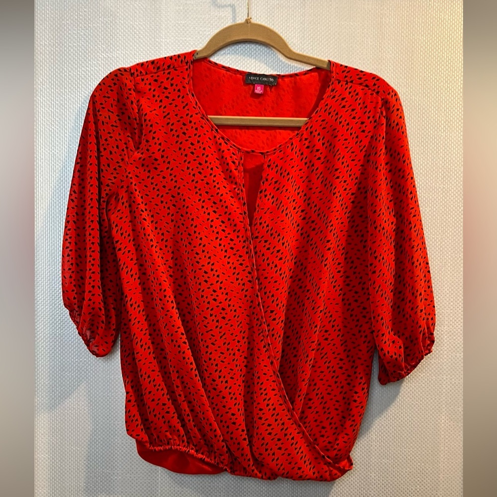 Vince Camuto Red Black Faux Wrap Blouse Sz XS Front Cutout Lined